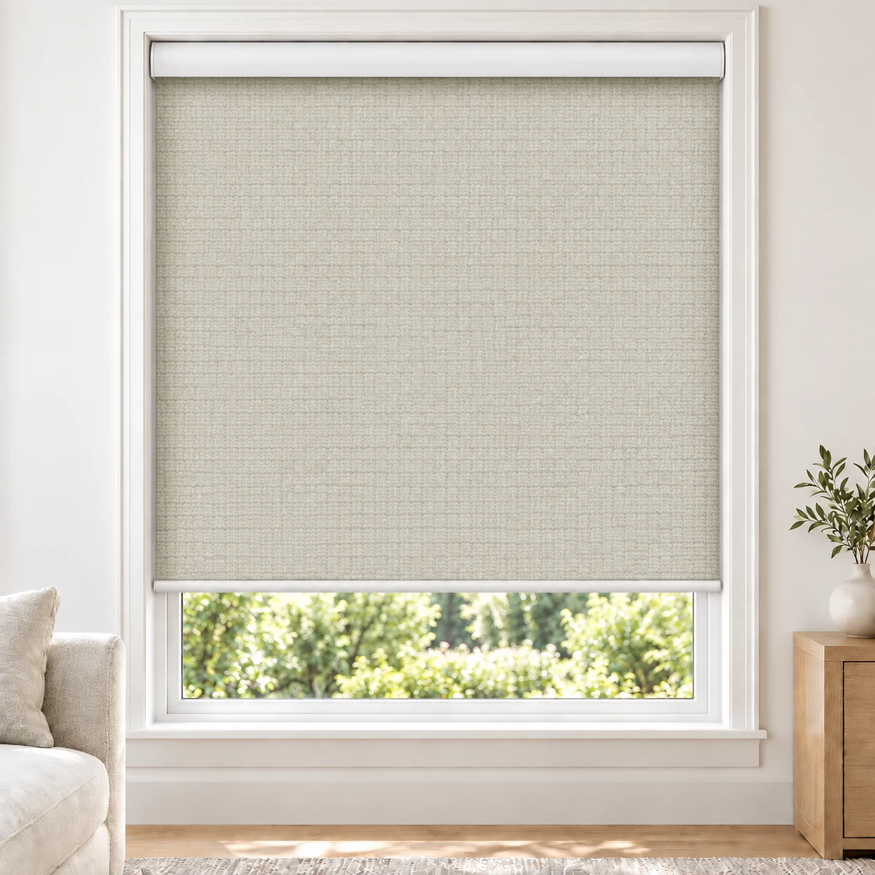 Soft White SCREEN-0PCT standard roller blind in a bright living room, blackout, fabric White0PCT-SC-A9-501-BO