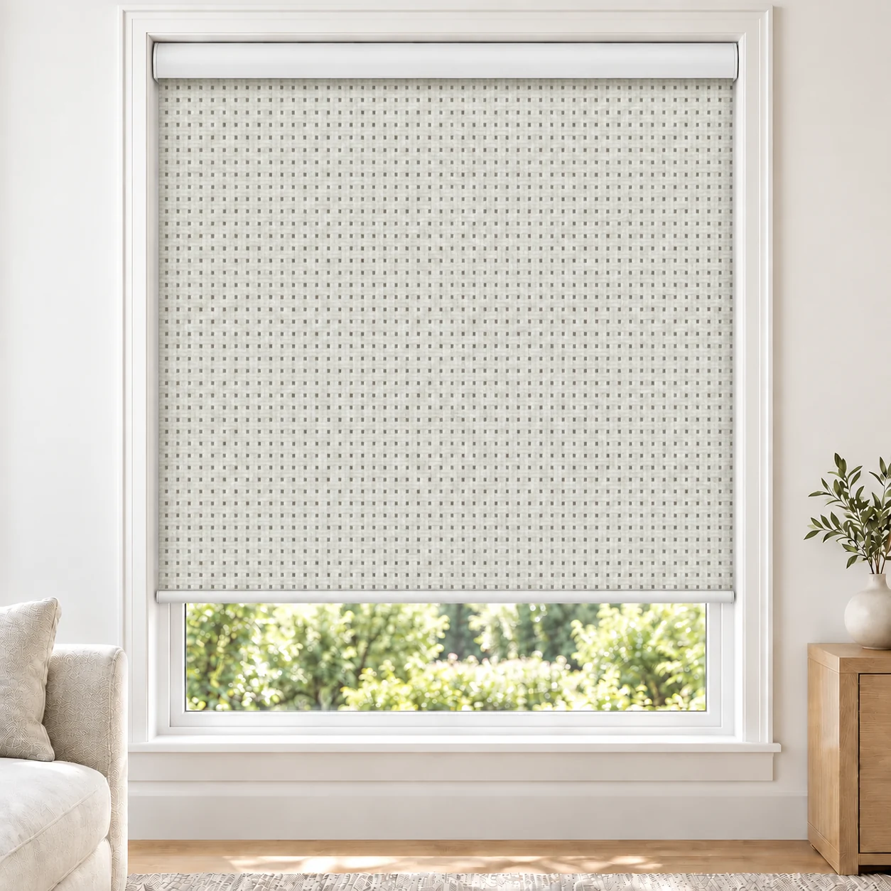 Soft White SCREEN-3PCT standard roller blind in a bright living room, light filtering, fabric White3PCT-SC-A2-301-LF