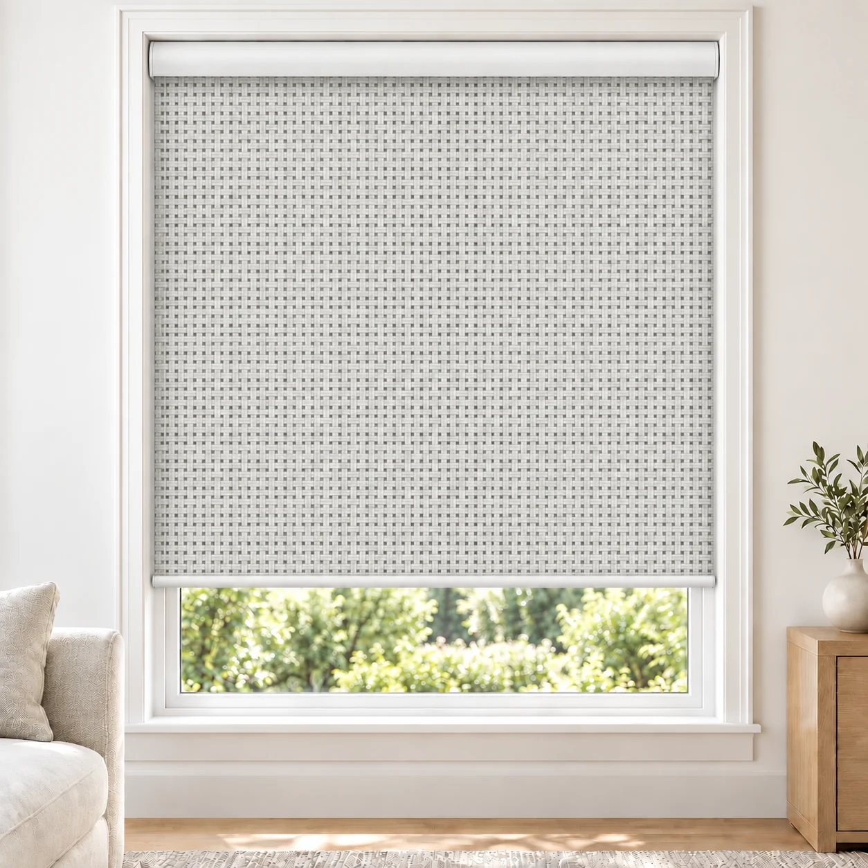 Soft White SCREEN-5PCT standard roller blind in a bright living room, light filtering, fabric White5PCT-LF